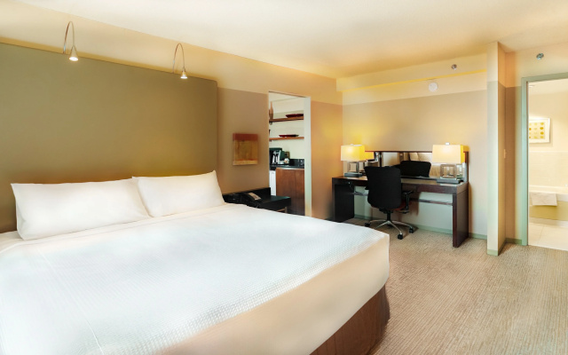 Crowne Plaza Chicago West Loop by IHG