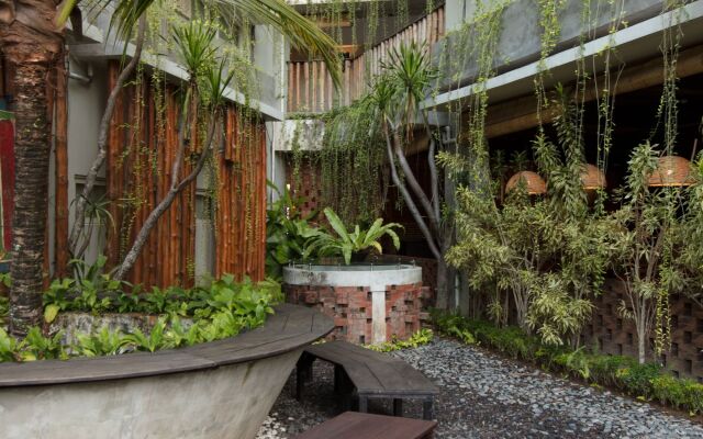 Grandmas Plus Hotel Airport