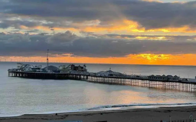 Seaview Regency Apartment With Private Parking