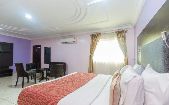Royal Terrace Hotel & Towers