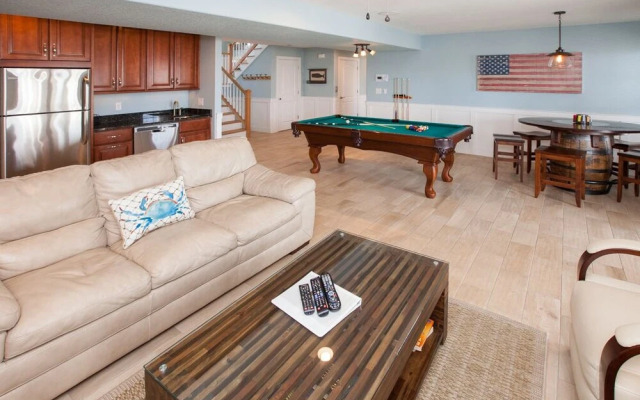 Over The Moon - 9 Br Home