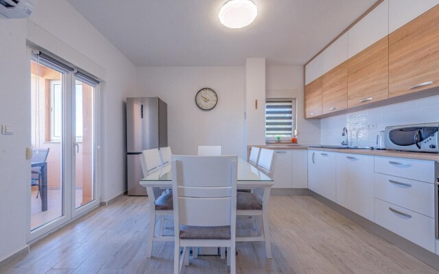 Amazing Apartment in Zadar With Wifi and 2 Bedrooms