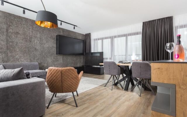 InPoint Luxury City Center Pool & Gym Apartments