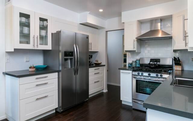 Agoura Hills  W/landscaped Yard 3 Bedroom Home