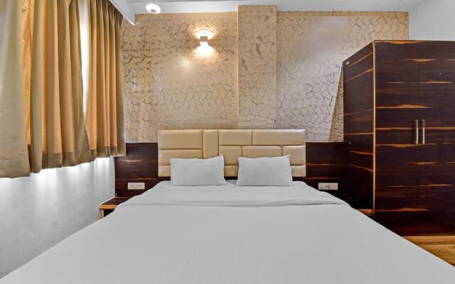 OYO Collection O 82503 Hotel Karma Inn