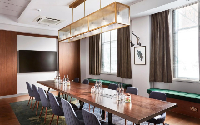 The Clermont London, Victoria