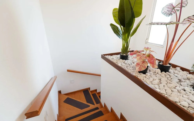 Sleeps 10 Views Beach 1 Block