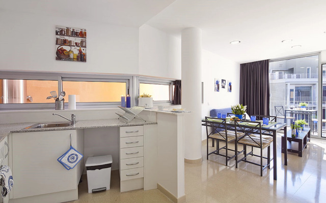 Charmsuites Paralel Apartments