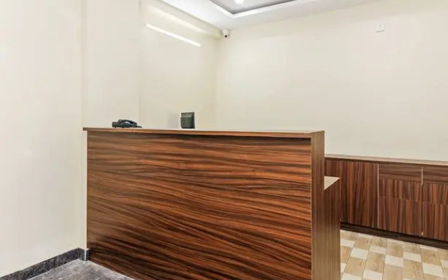 OYO 29928 Royal Emirates Banjara