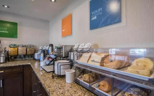 Comfort Inn And Suites South