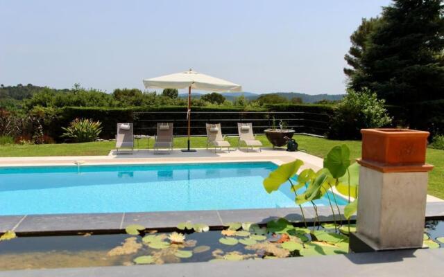 Luxurious villa 4 bedrooms in secluded area, swimming pool