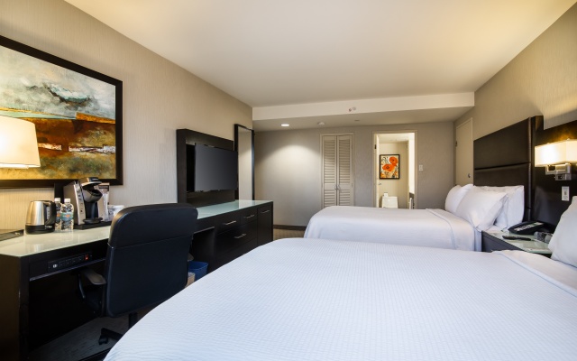 Holiday Inn Vancouver Centre by IHG - Image 4