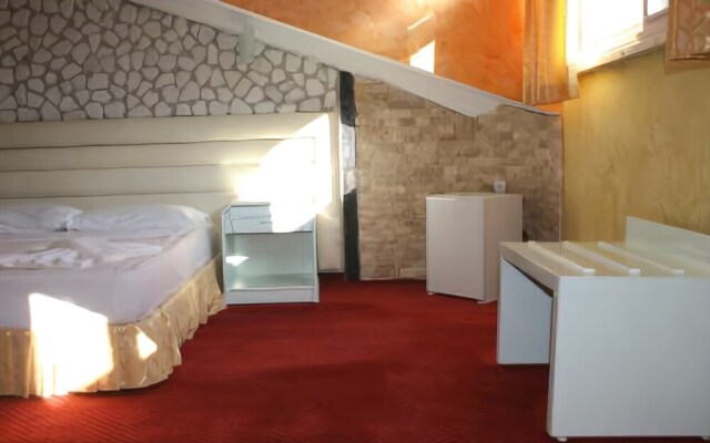 Mavera Hotel