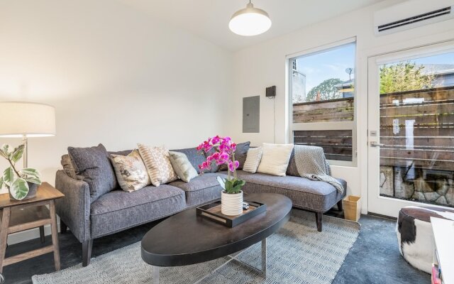 2BR 2BA The Ballard Modish Seattle Location With Rooftop View