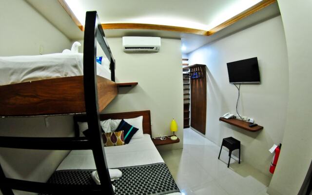 4.13 suites hotel