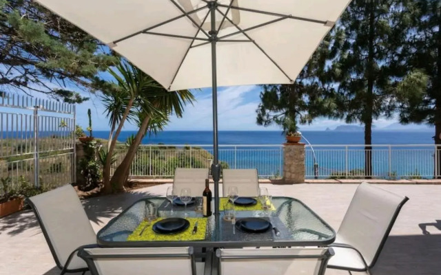 Villa's apartment on the beach, swimming pool A/C