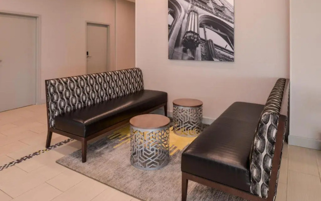 La Quinta Inn & Suites by Wyndham Indianapolis South