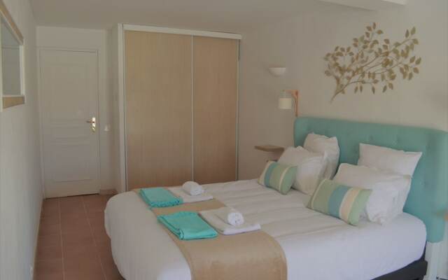 Villa La Terre Des Lauriers B&B