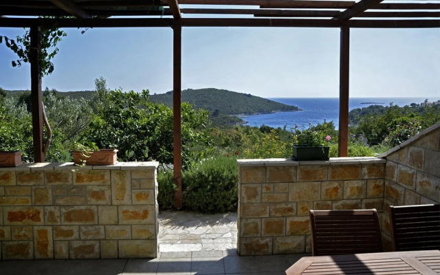Toni - With Pool and View - A1