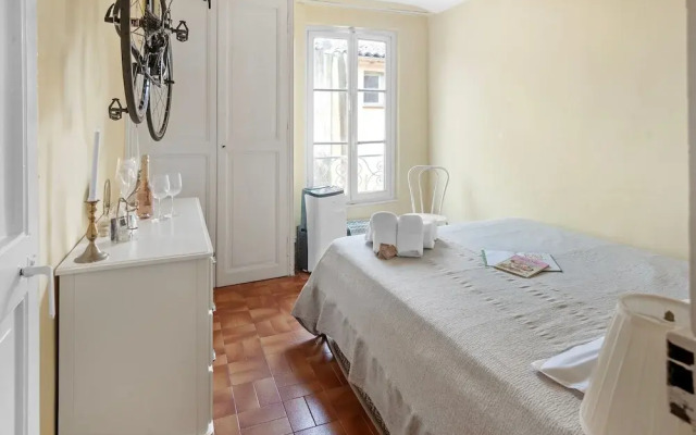 Mattoni in Menton With 1 Bedrooms and 1 Bathrooms