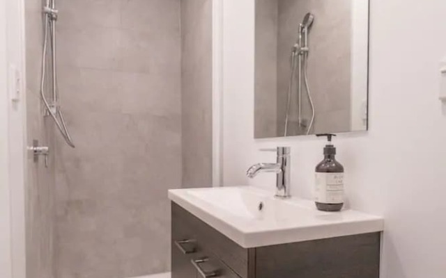 Spacious and Quiet 2 Bedroom Apartment in Ellerslie