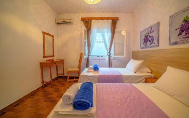 Zeus Pool Apartments