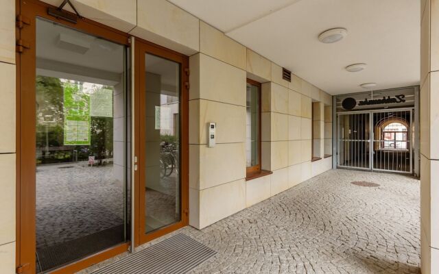 Metro Dworzec Wileński Studio by Renters