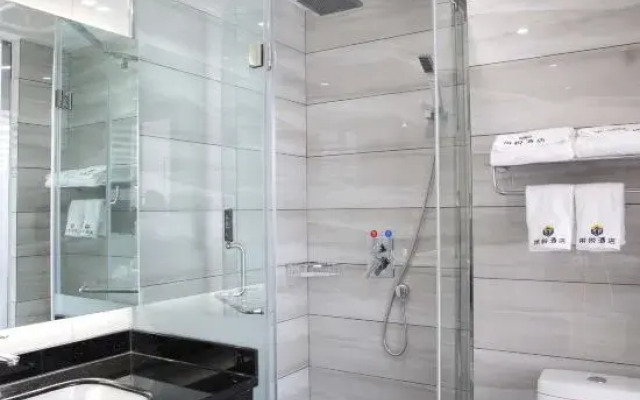 Laiyue Hotel (Zhengzhou Futadong Subway Station)