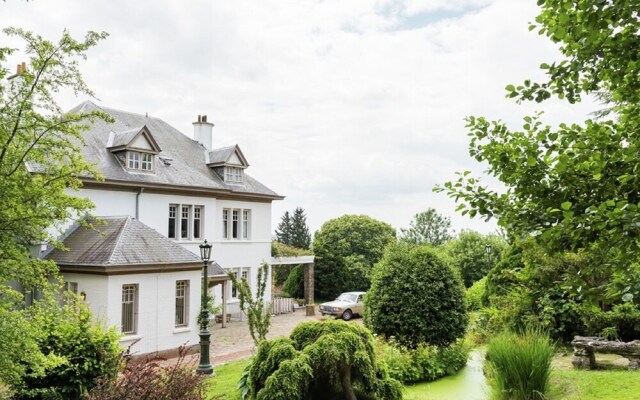 Ravishing Holiday Home in Ronse With Sauna