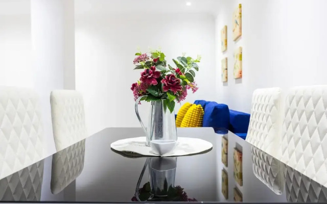 3 Bed 3 Bathroom Flat in Kensington B