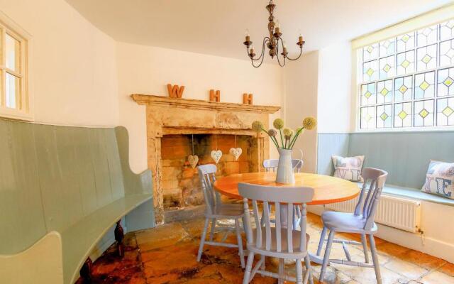 White Hart House, BURFORD