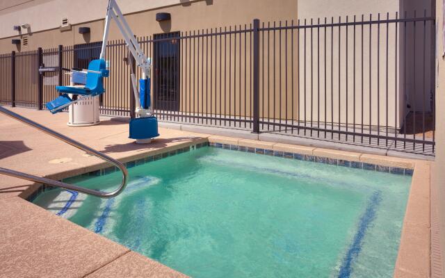 Holiday Inn Express & Suites Phoenix West - Buckeye by IHG
