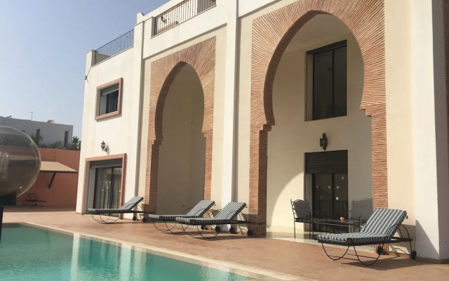 Spacious Comfortable Villa Ref T72024