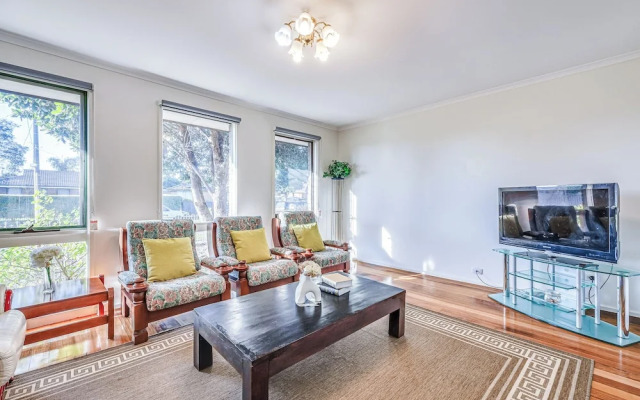 StayAU Newly Modern Comforts 3BRM Home Cranbourne