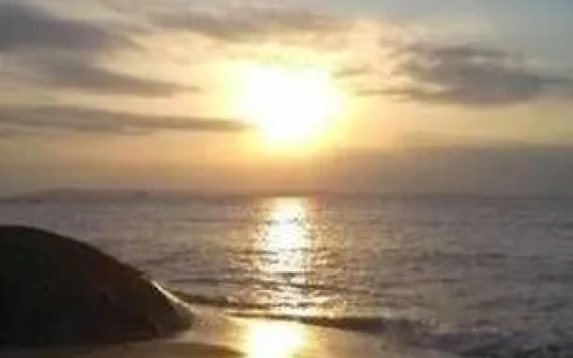 Small White Whale Inn