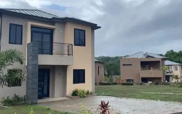 Luxurious Modern home Ocho Rios CC