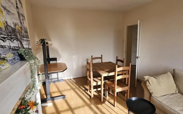 Brondesbury Apartment