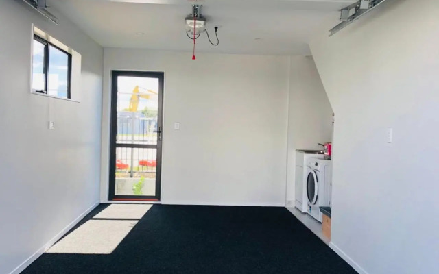 Modern & Luxurious Home 3