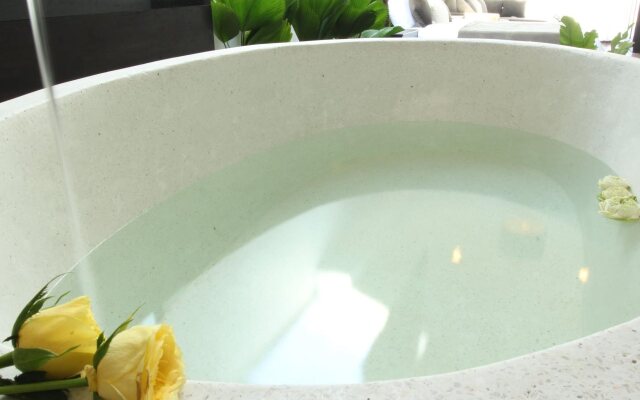Crystal Blue Boutique Hotel