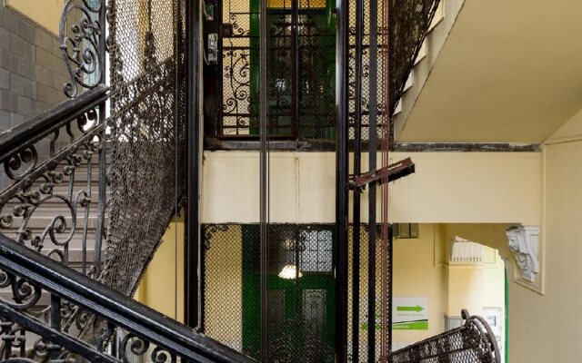 Roland Apartments