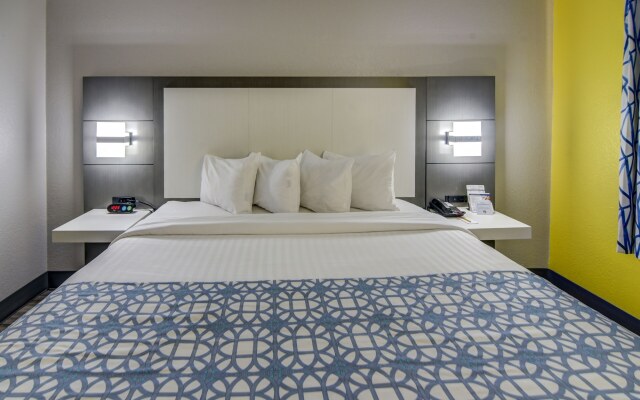 Emerald Coast Inn & Suites