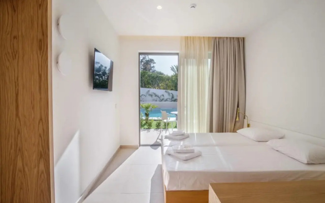 Phos Hotel Adults Only