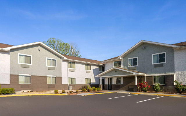 Super 8 by Wyndham South Boston VA