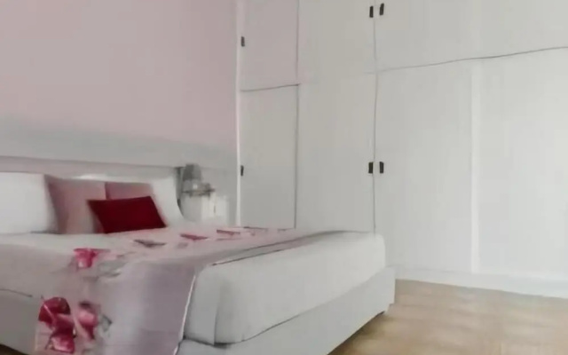 Equinox house