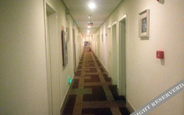 A Home Chain Hotel (Jinjiang Airport Huzhong)