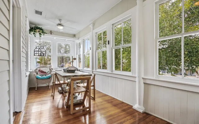 Casa Doble - Two Units, One Location!