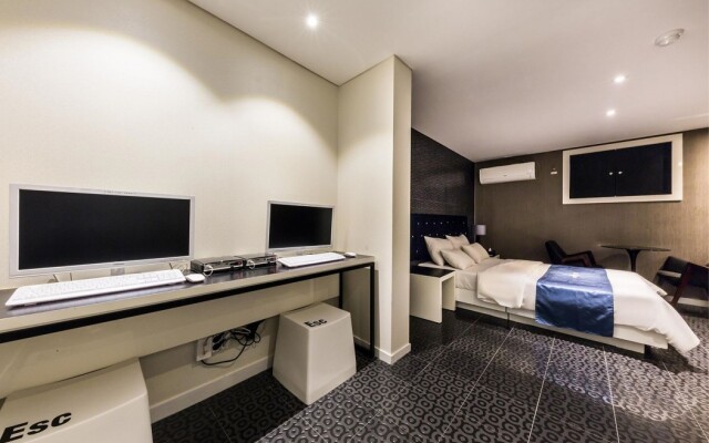 Hotel The Blue Cheonho