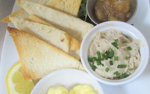 Old School Restaurant & Rooms