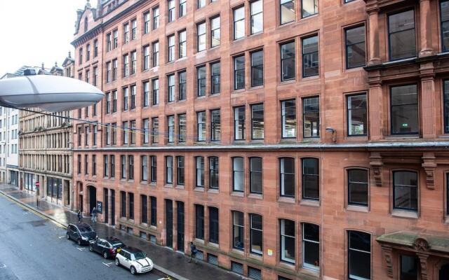 Modern 2 Bed Merchant City Apt With Lift