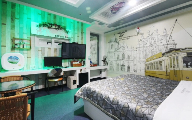 Raphael Hotel